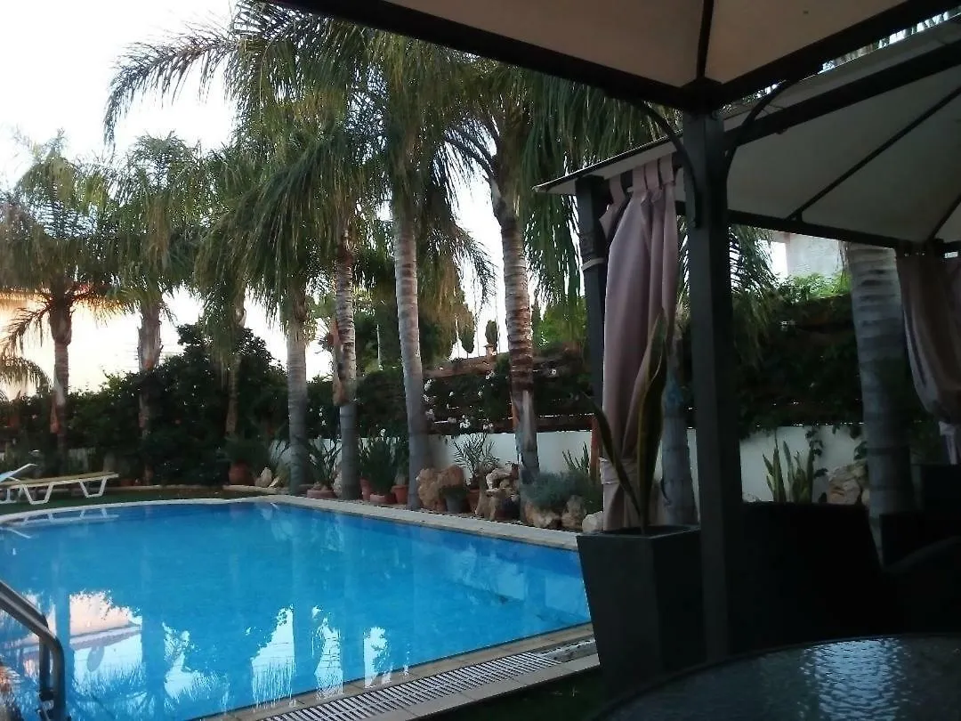 Villa Long Beach Garden Larnaca
